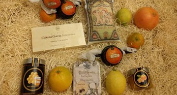 Vegyes gourmet termékek és citrusfélék - Ár 87 €